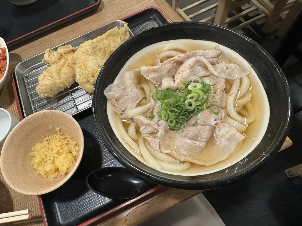 肉うどんで締めました